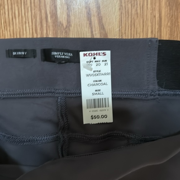 Nwt grey simply Vera size small - Picture 2 of 2